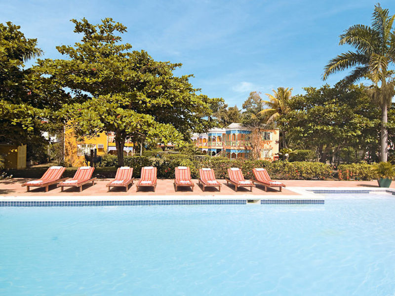 Grand Pineapple Beach Resort