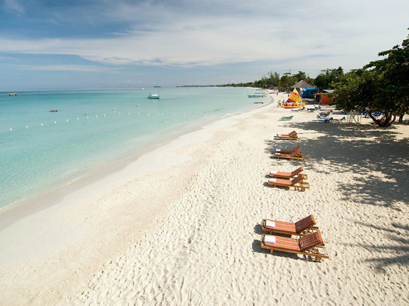 Grand Pineapple Beach Resort