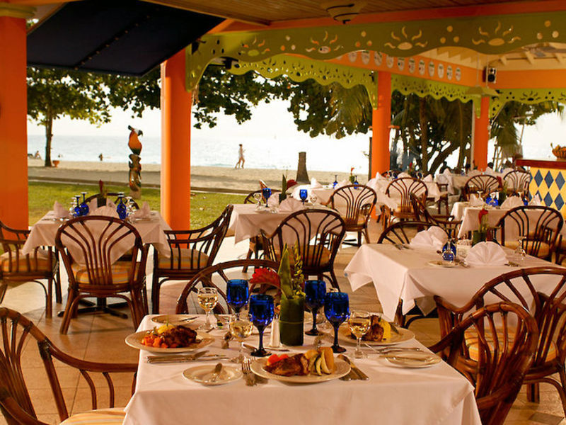 Grand Pineapple Beach Resort