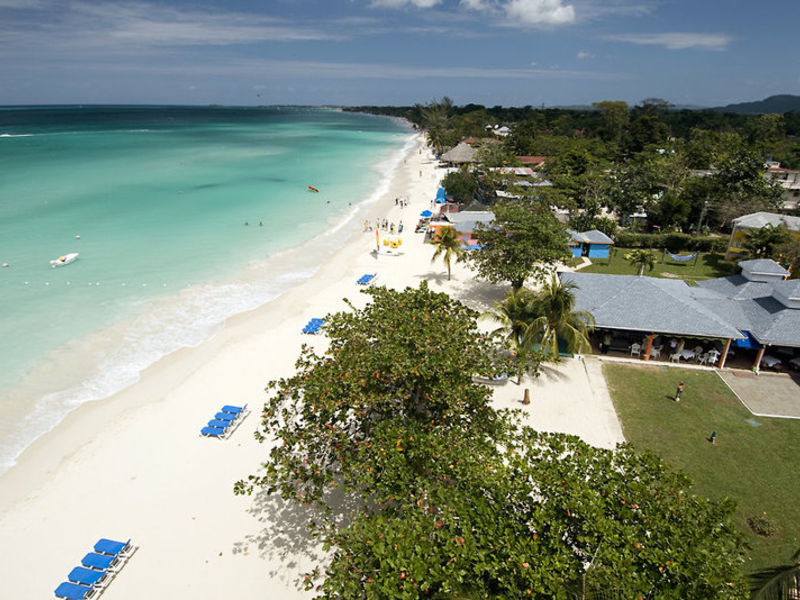 Grand Pineapple Beach Resort