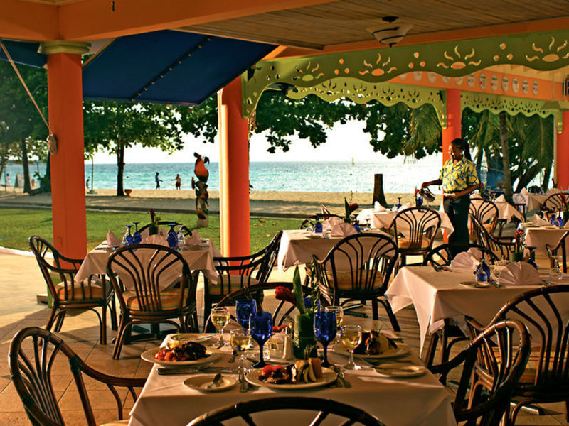 Grand Pineapple Beach Resort