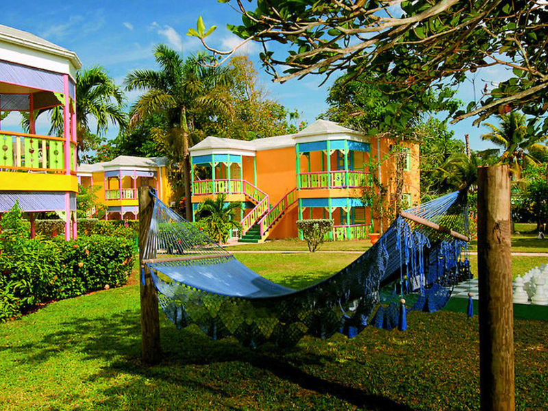 Grand Pineapple Beach Resort