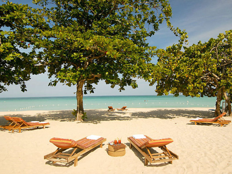 Grand Pineapple Beach Resort
