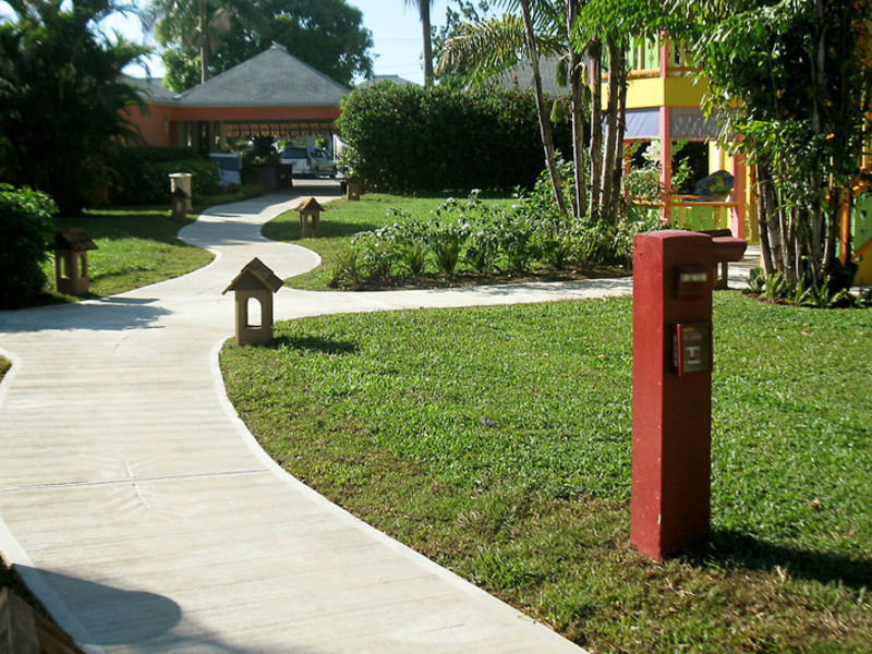 Grand Pineapple Beach Resort
