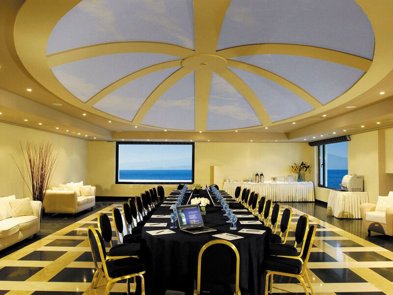 Grand Resort Lagonissi