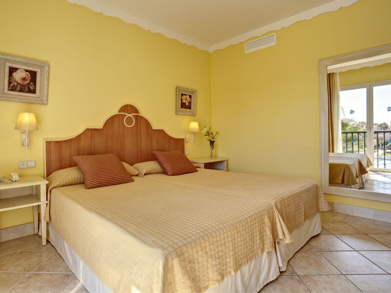 Grupotel Macarella Suites &Amp; Spa