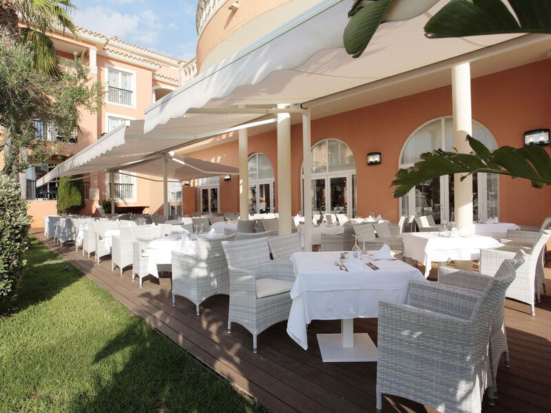 Grupotel Macarella Suites &Amp; Spa