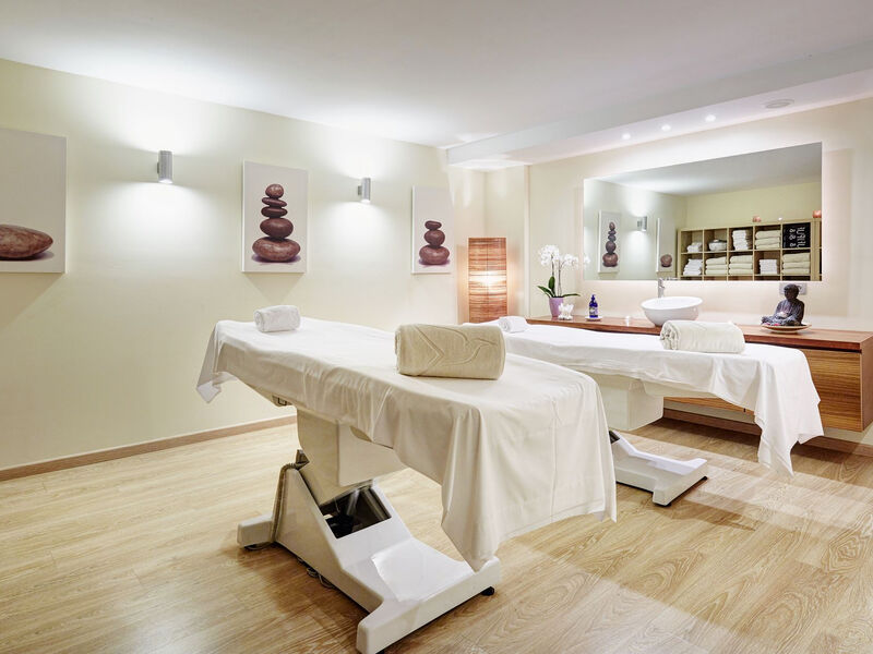 Grupotel Macarella Suites &Amp; Spa