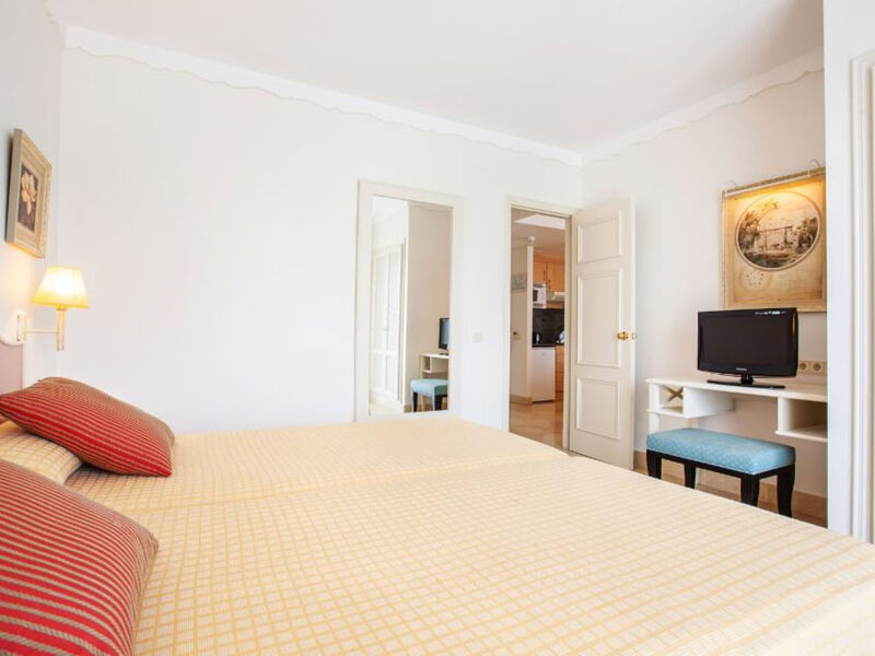 Grupotel Macarella Suites &Amp; Spa