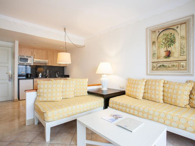 Grupotel Macarella Suites &Amp; Spa