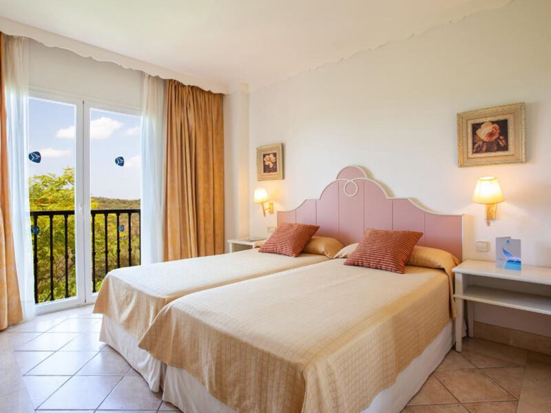 Grupotel Macarella Suites &Amp; Spa