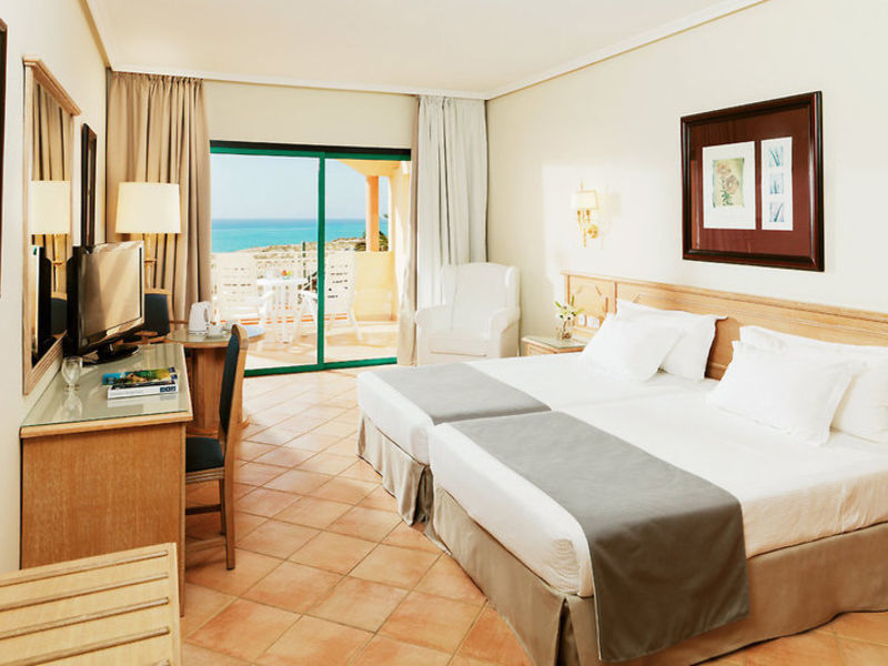 H 10 Playa Esmeralda