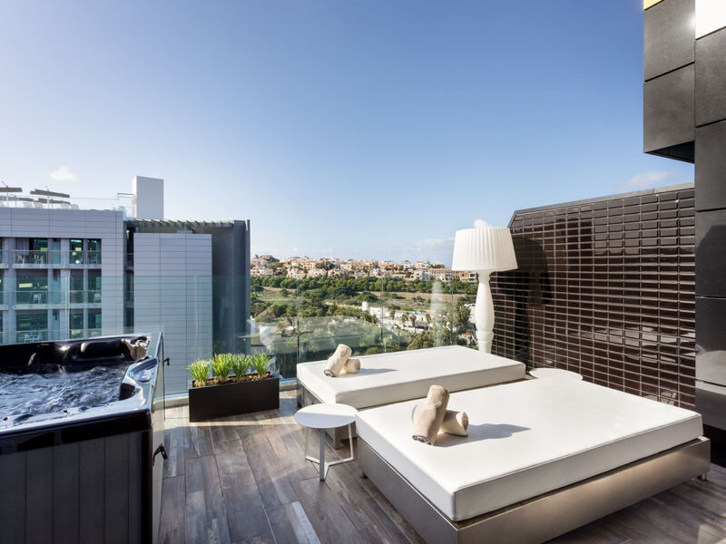 H Hotel- Adults Only