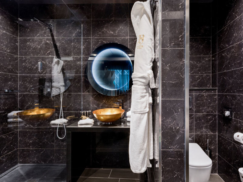 H Hotel- Adults Only