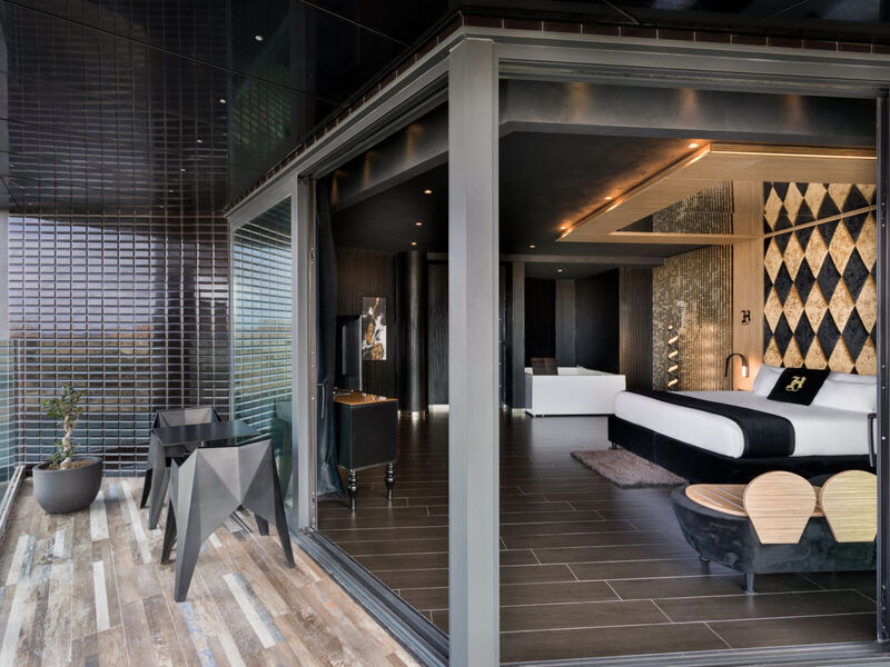 H Hotel- Adults Only