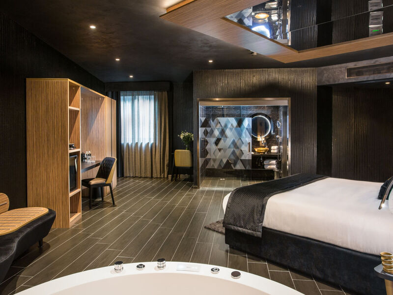 H Hotel- Adults Only