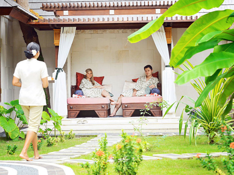 Holiday Island Resort & Spa