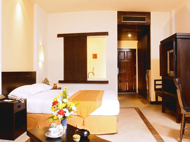 Horizon Karon Beach Resort & Spa