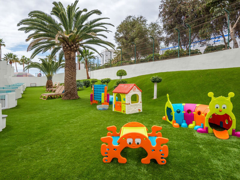 Hovima La Pinta Beachfront Family