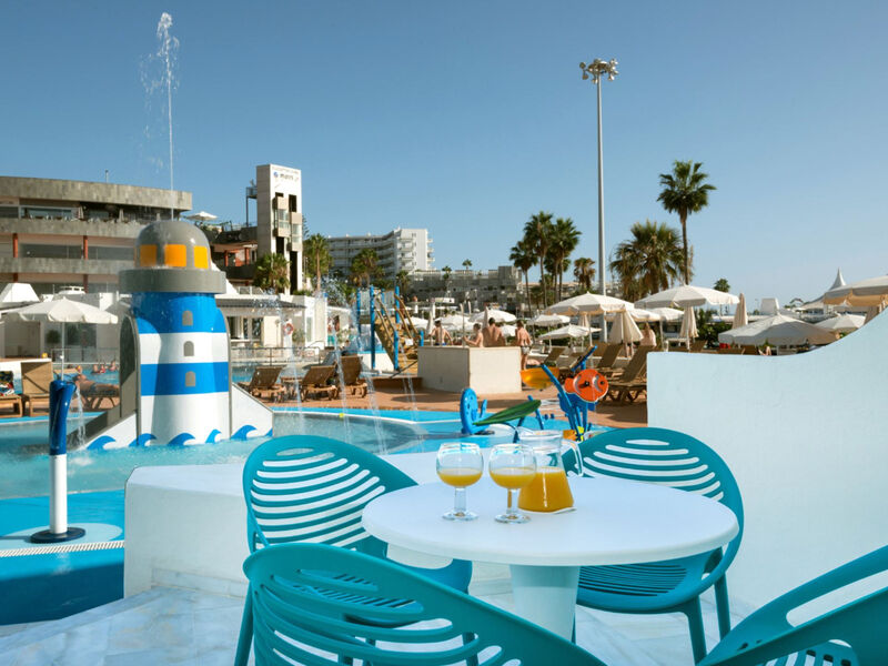 Hovima La Pinta Beachfront Family