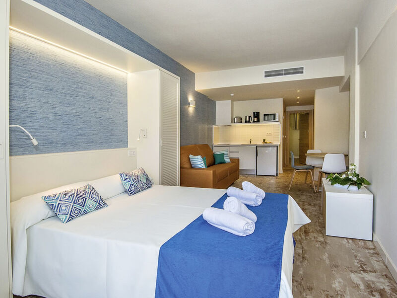 Hovima La Pinta Beachfront Family