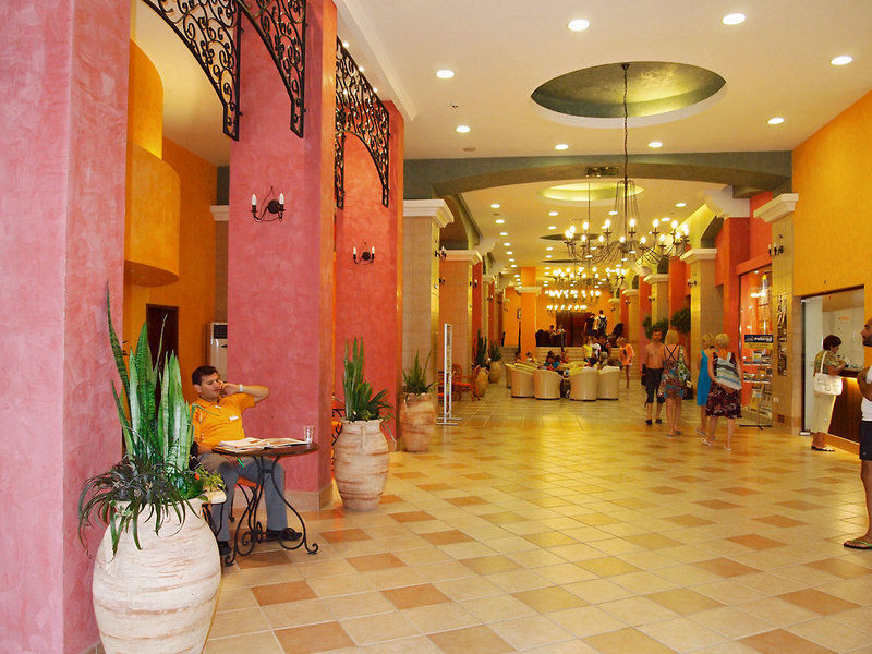 Hrisantema, Hotel