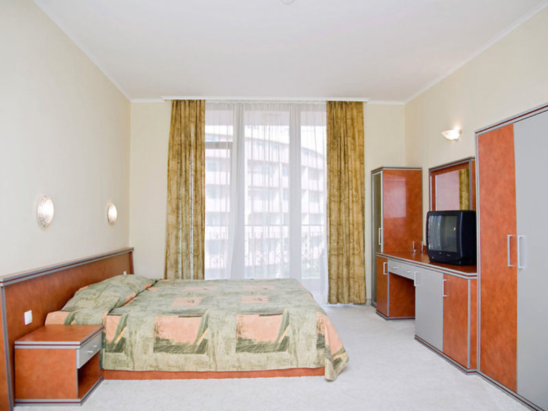 Hrisantema, Hotel