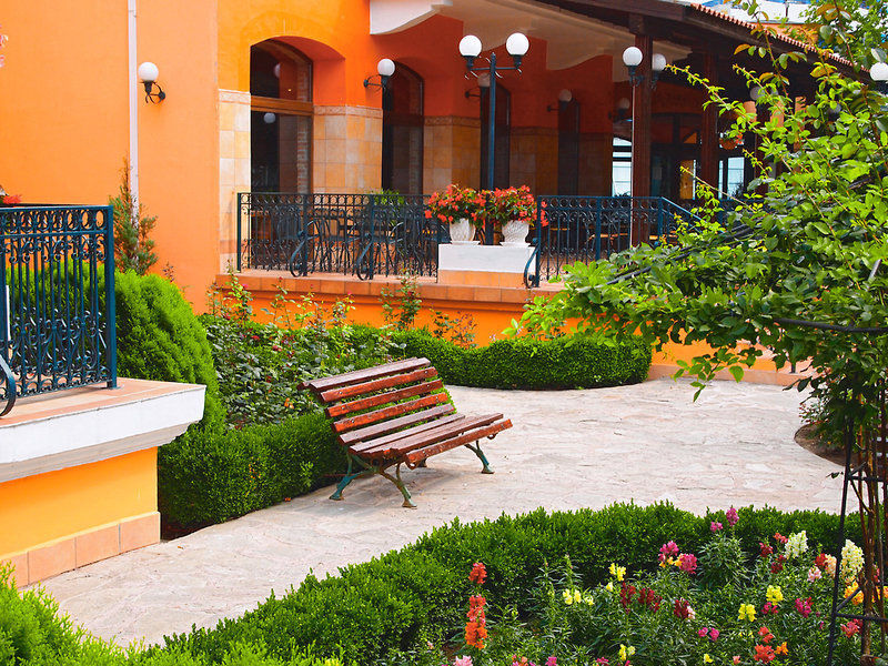 Hrisantema, Hotel