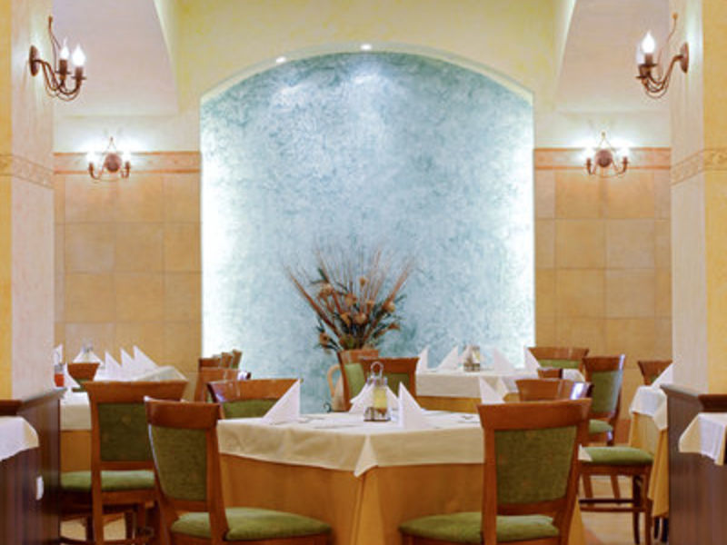 Hrisantema, Hotel