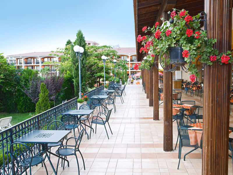 Hrisantema, Hotel
