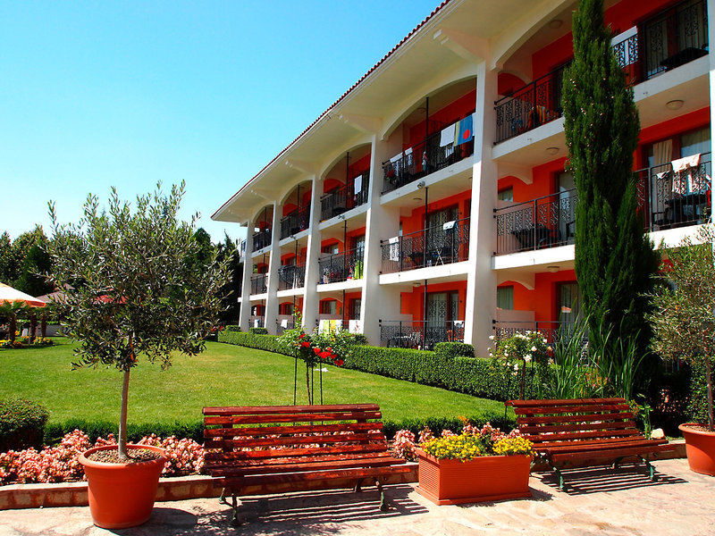Hrisantema, Hotel