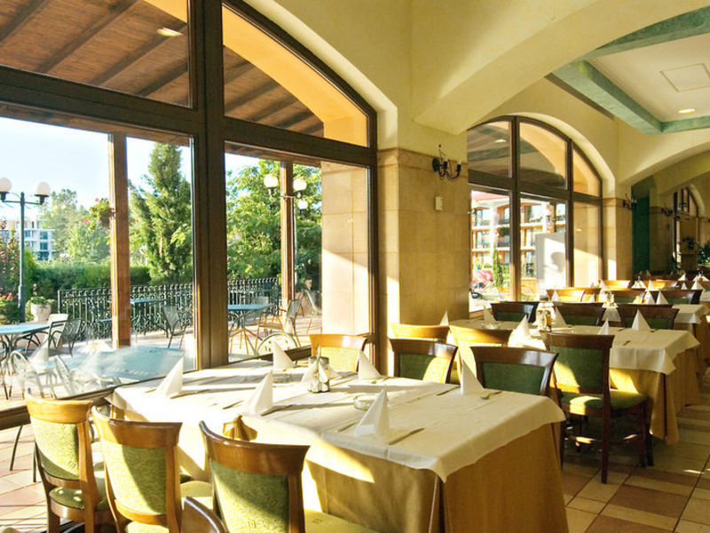 Hrisantema, Hotel