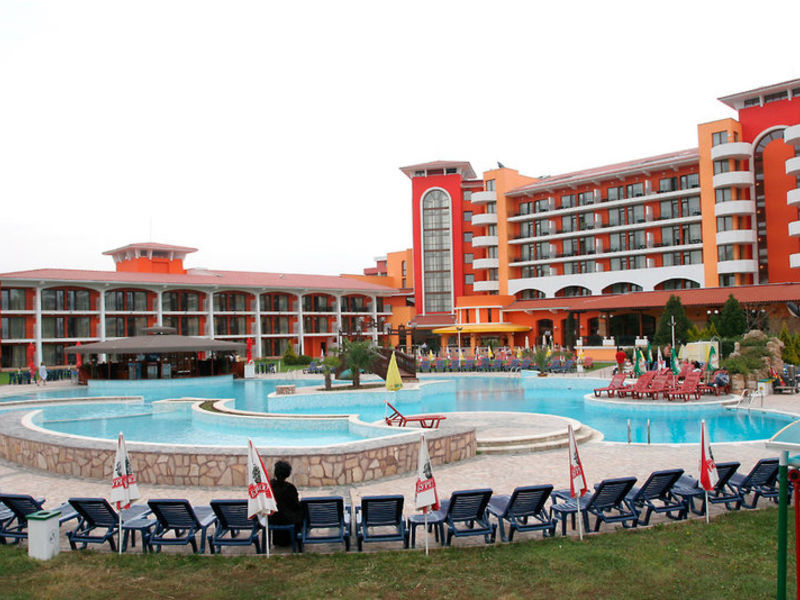 Hrisantema, Hotel