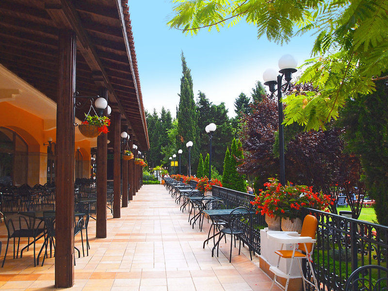 Hrisantema, Hotel