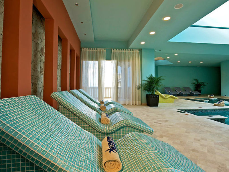 Ibs Rose Hall Suites Kombi