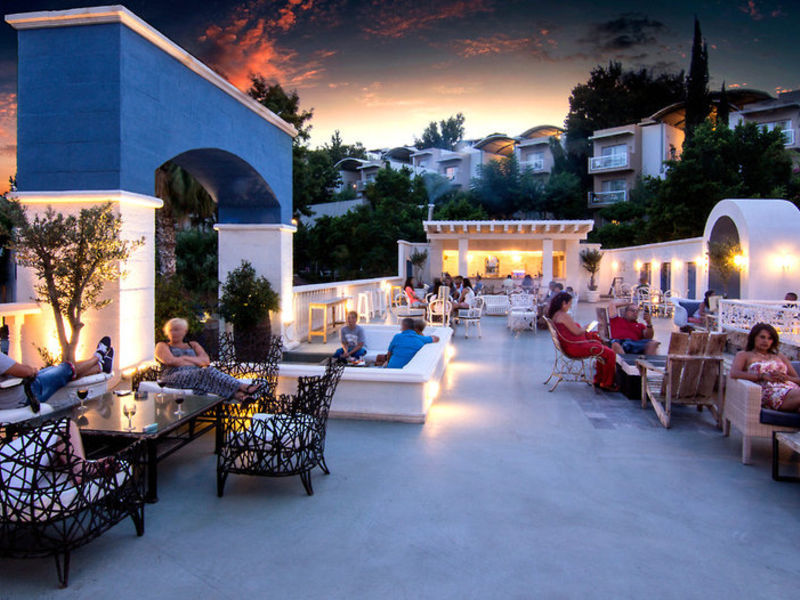 Isis Hotel & Spa