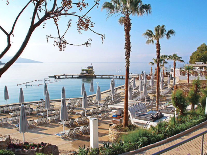 Isis Hotel & Spa