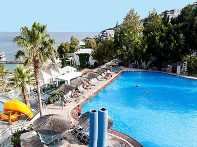 Isis Hotel & Spa