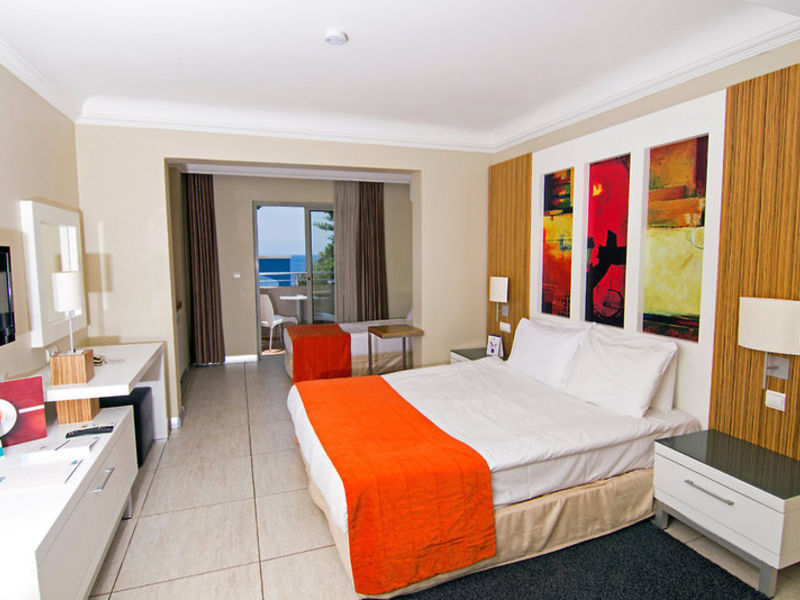 Isis Hotel & Spa