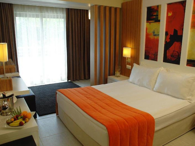 Isis Hotel & Spa