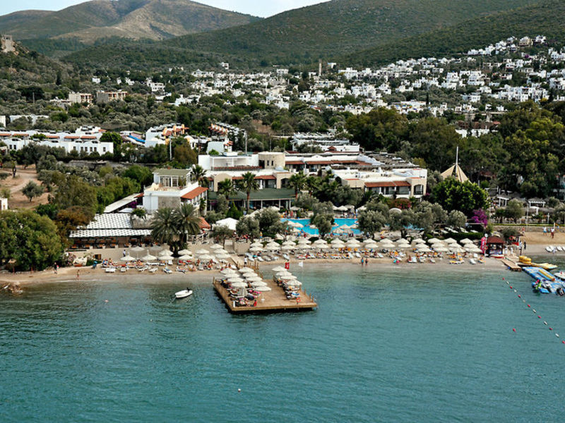 Izer Beach Club & Hotel