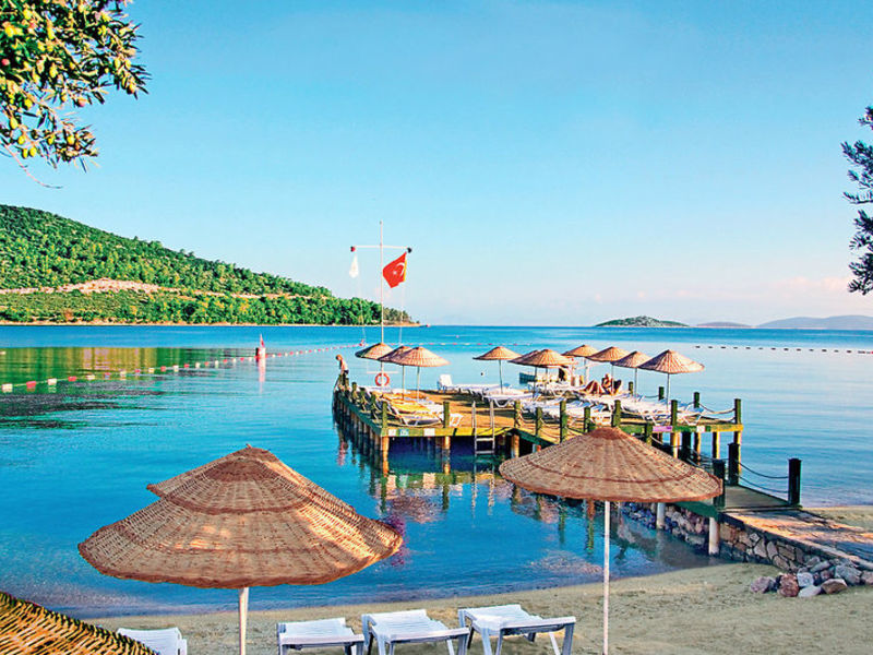 Izer Beach Club & Hotel