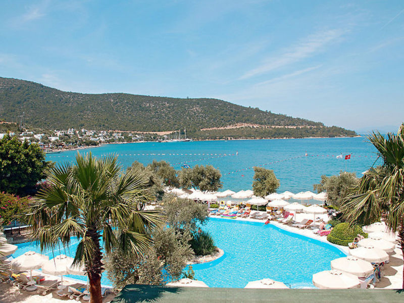 Izer Beach Club & Hotel