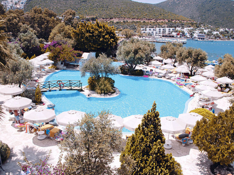 Izer Beach Club & Hotel