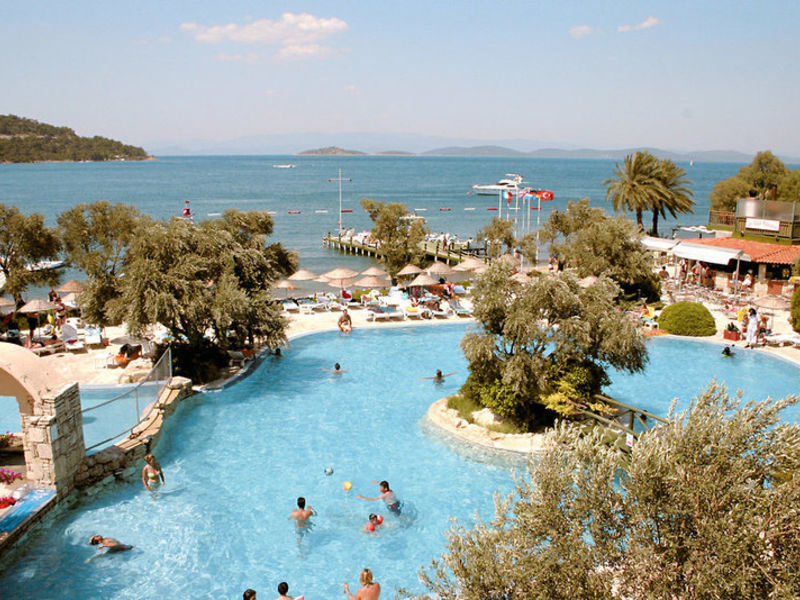 Izer Beach Club & Hotel