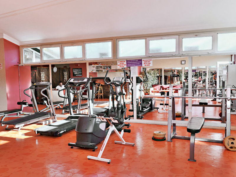 Izer Beach Club & Hotel