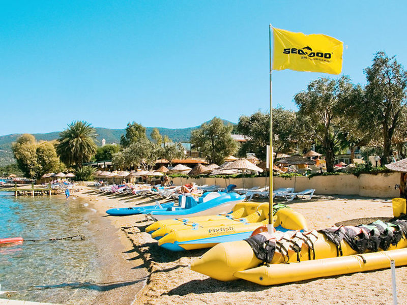 Izer Beach Club & Hotel