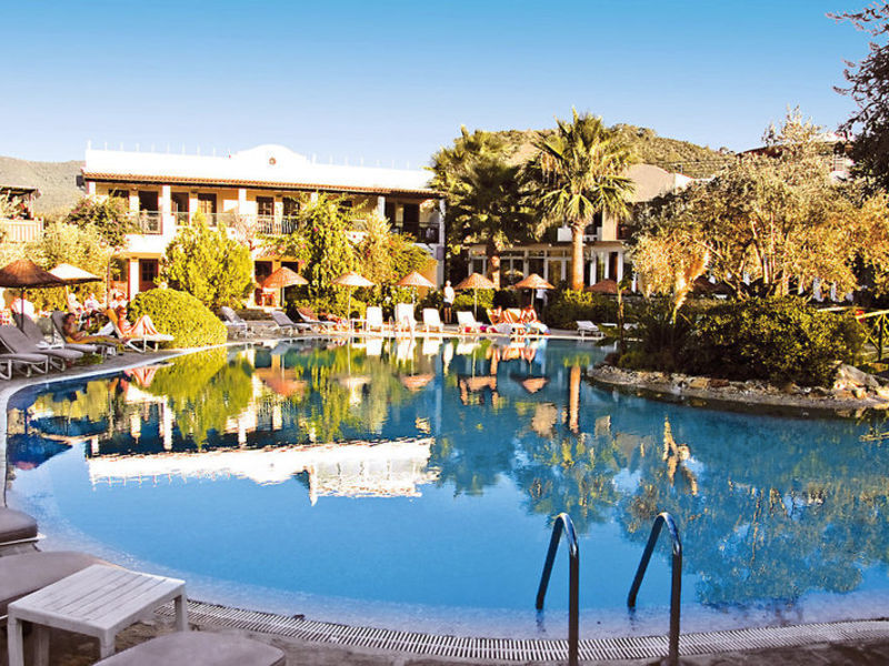 Izer Beach Club & Hotel
