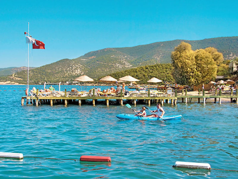 Izer Beach Club & Hotel