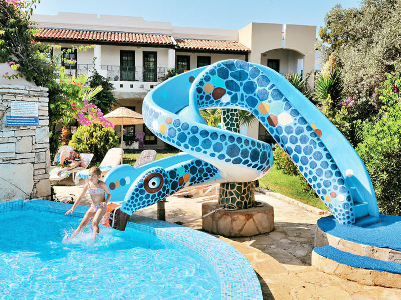 Izer Beach Club & Hotel